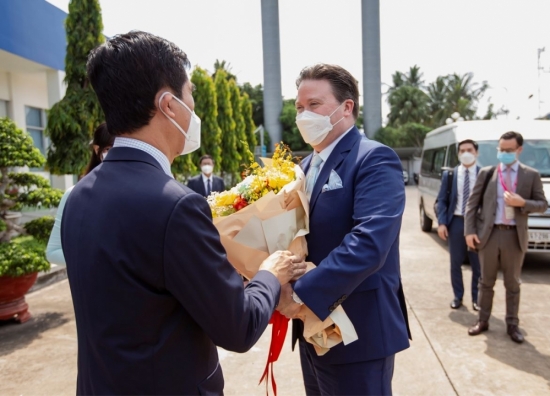Tân Đại sứ Hoa Kỳ tại Việt Nam thăm Nhà máy sữa Vinamilk tại Cần Thơ