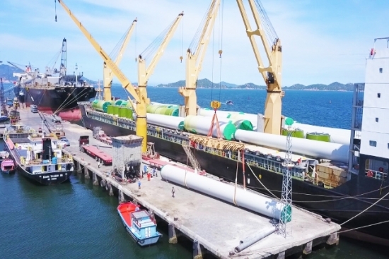 Cảng Cam Ranh (CCR) có gì khi lên HNX?